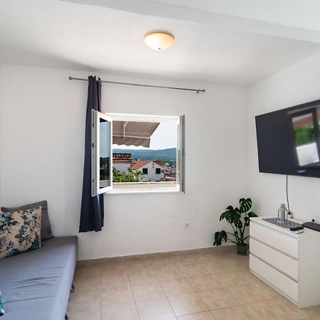 Sea-Views Brazza Apartments With Private Pool Milna (Brac) Exterior foto