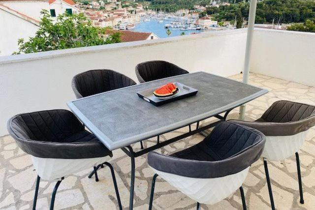 Sea-Views Brazza Apartments With Private Pool Milna (Brac) Exterior foto
