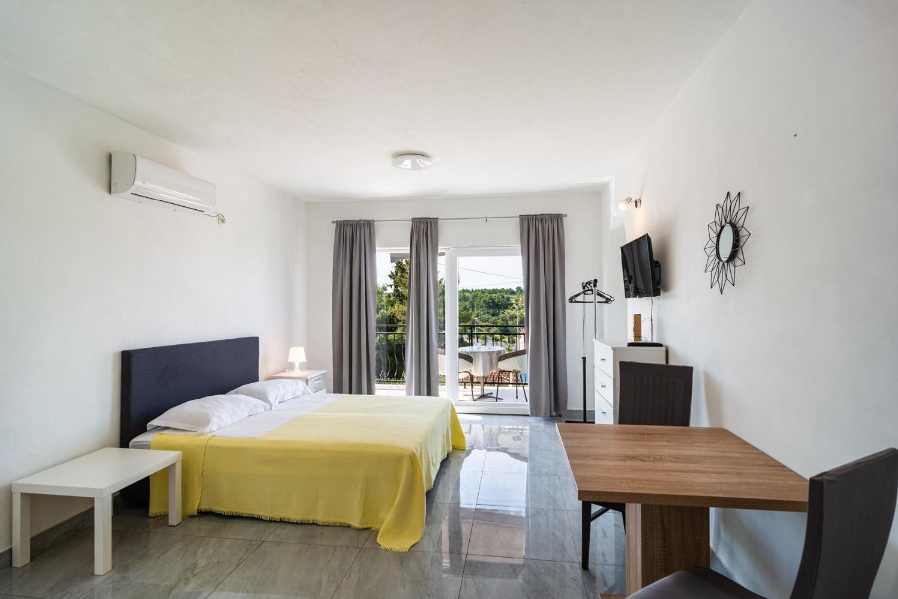 Sea-Views Brazza Apartments With Private Pool Milna (Brac) Exterior foto