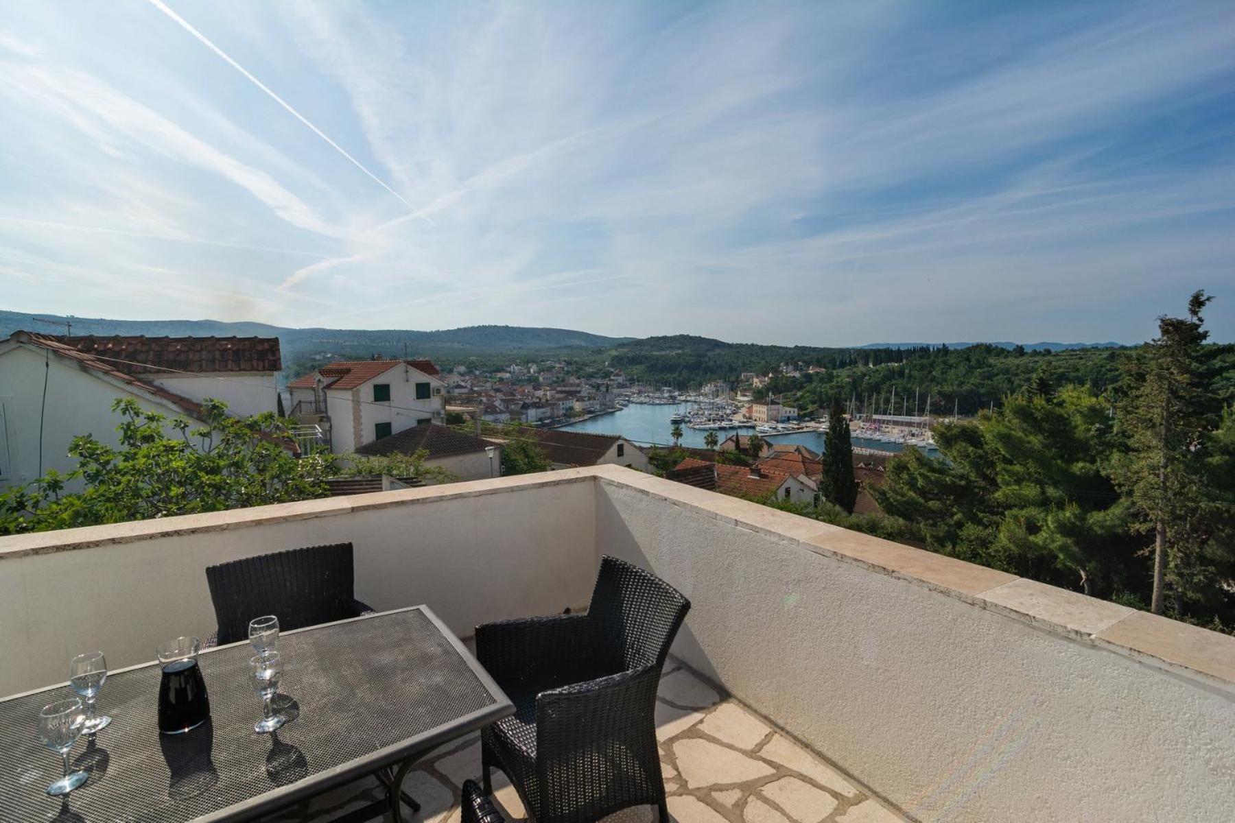 Sea-Views Brazza Apartments With Private Pool Milna (Brac) Exterior foto